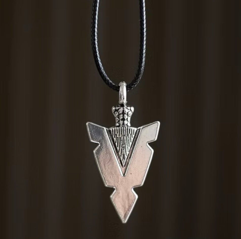 Arrow head cord necklace